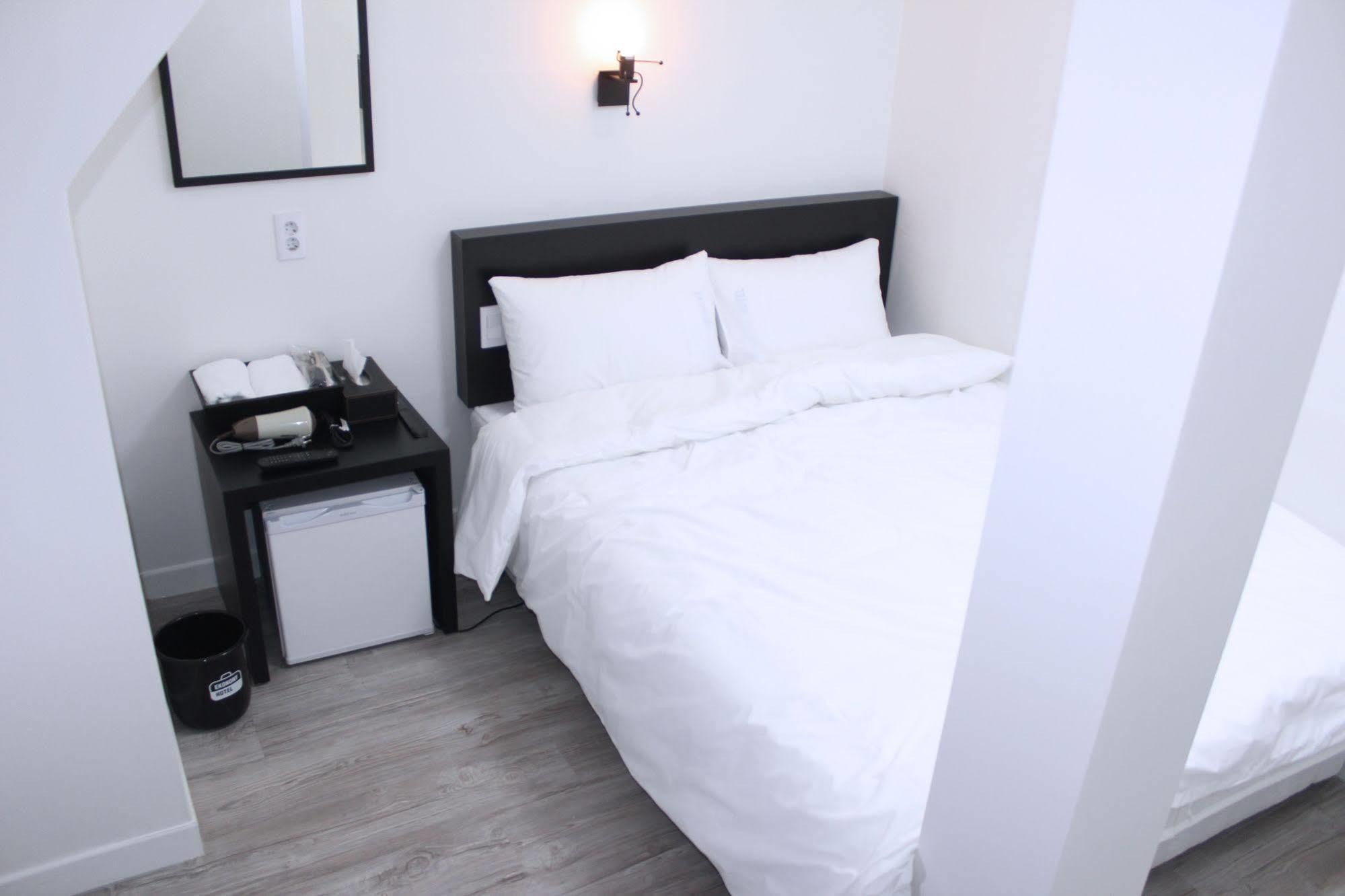 Ekonomy Hotel Dongdaemun Seoul Exterior photo